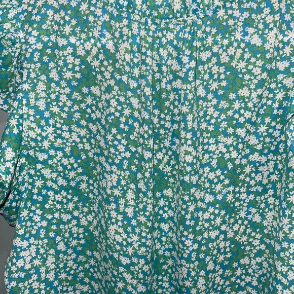 Loft Outlet Size M office wear, puff sleeve, ruffled neck top in great condition - Picture 13 of 13